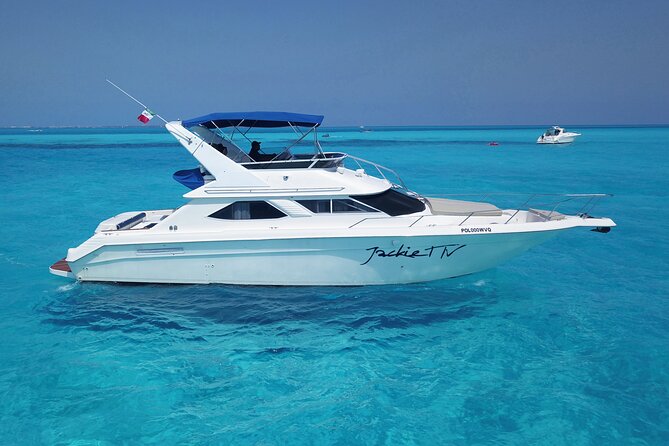 Deluxe Yacht 48FT with FlyBrige Rental in Cancun - Four hours: the best balance for many groups