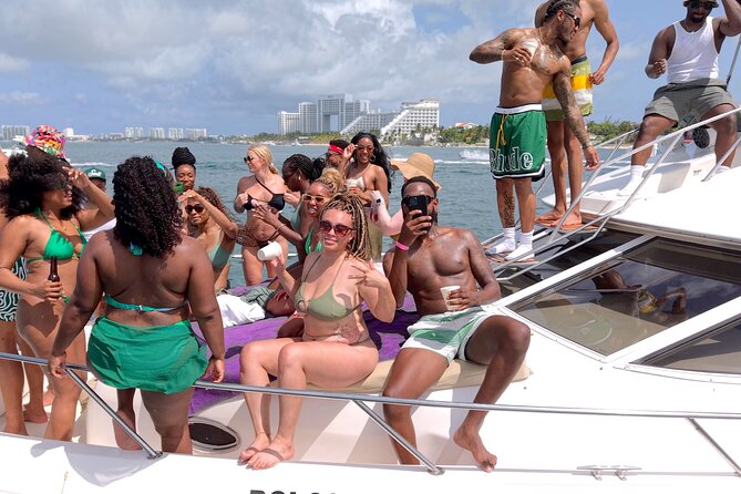 Deluxe Yacht 48FT with FlyBrige Rental in Cancun - Price, group value, and extra costs
