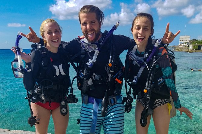 Discover Scuba Diving - Learning in shallow water at Tikila Beach