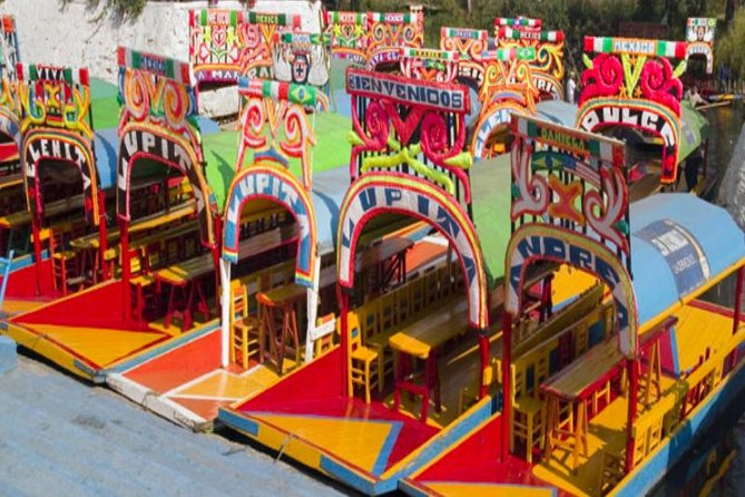 Frida Kahlo's House, Coyoacan and Xochimilco - All Day Tour - The guides can make or break the day
