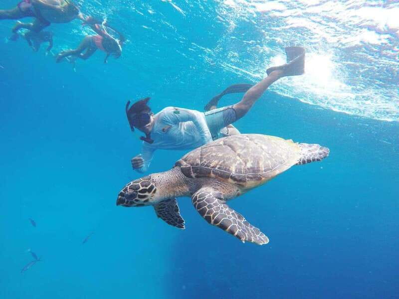 From Cozumel: 3 Reefs Boat Tour with Drinks and Snorkeling - The boat ride and safety setup