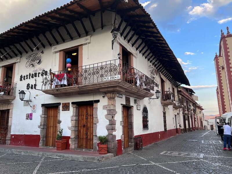 From Mexico City: 10-Hour Cuernavaca and Taxco Tour - The lunch and silver workshop stop