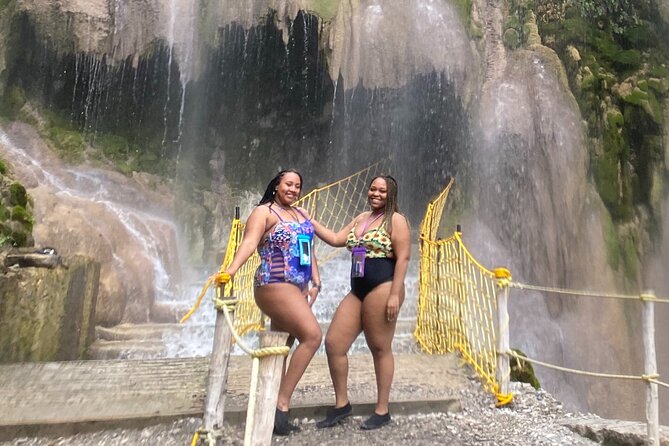 Full-Day Tour Exploring the Waters of Tolantongo - The pocitos thermal pools above the canyon