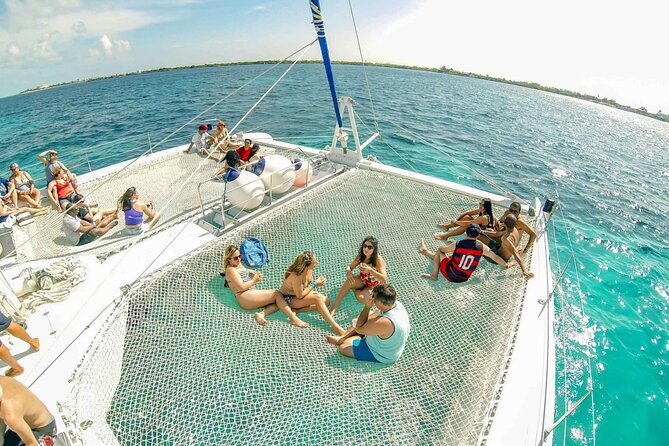 Full Experience Isla Mujeres: Food aboard + Premium drinks + Snorkel + Free time - Lunch Aboard and the Food Service