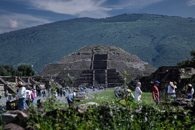 Guided tour in Teotihuacan + breakfast in Cueva + Transportation CDMX - La Cueva gives breakfast a memorable setting