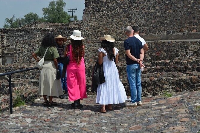 Guided Tour in Teotihuacan with Cave Breakfast and Transportation - Chocolate, cacao, and the final tasting