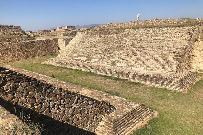 Half day tour to Monte Albán - Walking the Grand Plaza and finding Los Danzantes
