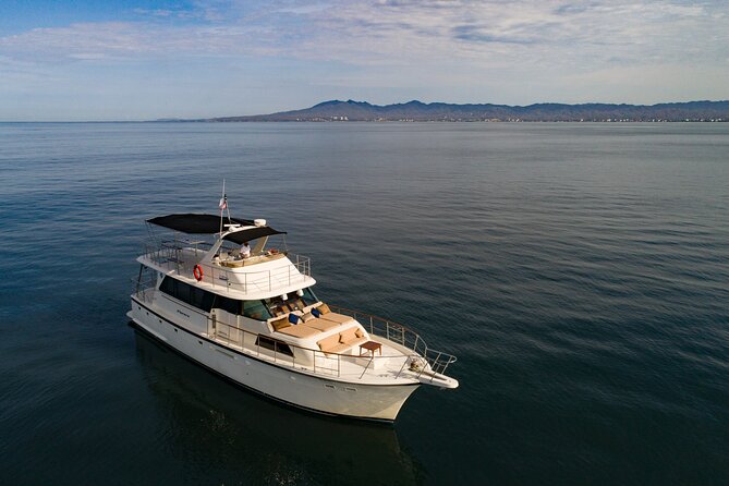 Hatteras 58-61' Luxury Yacht in Puerto Vallarta & Nuevo Nayarit - Setting out across Puerto Vallarta Bay