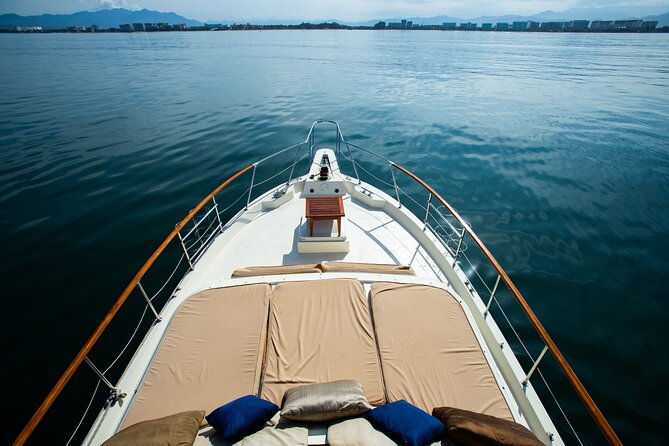 Hatteras 58-61' Luxury Yacht in Puerto Vallarta & Nuevo Nayarit - Ceviche, guacamole, and the international bar