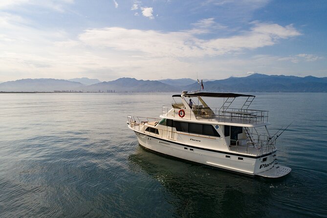 Hatteras 58-61' Luxury Yacht in Puerto Vallarta & Nuevo Nayarit - Swimming, snorkeling, kayaking, and paddleboarding
