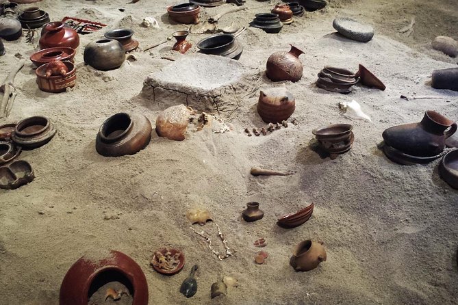 Immersive Cañada de La Virgen Pyramid Tour - What the guide adds to the stones