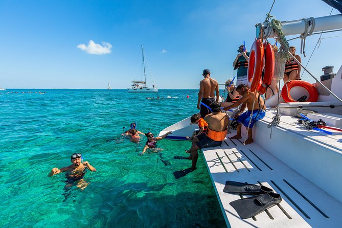 Isla Mujeres Catamaran, Open Bar & Optional Buffet and pick up - Sailing across the Caribbean Sea