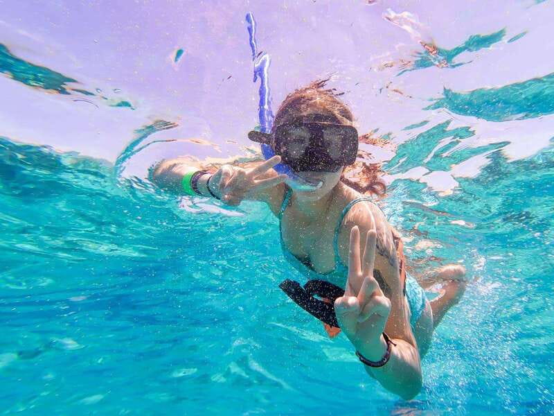 Isla Mujeres: Catamaran with Open Bar, Snorkeling and Lunch - The 30-minute snorkeling stop