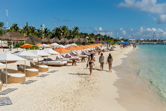 Isla Mujeres Cruise with Beach Club, Snorkel, Lunch and Open Bar - Lunch on Isla Mujeres