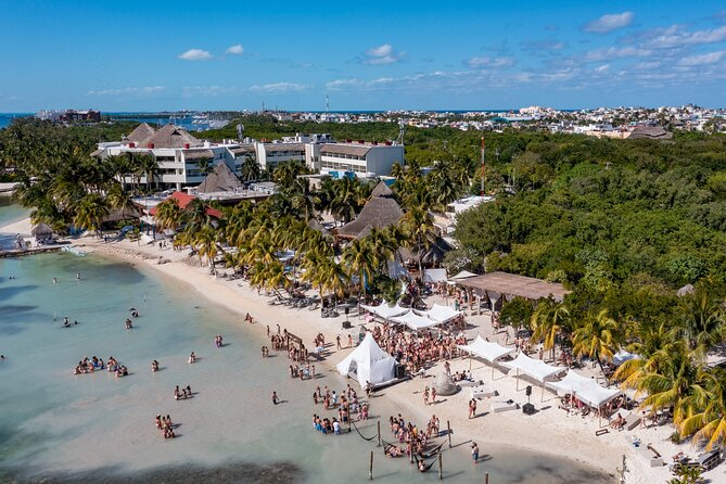 Isla Mujeres Platinum by Albatros Catamarans - Exploring downtown Isla Mujeres
