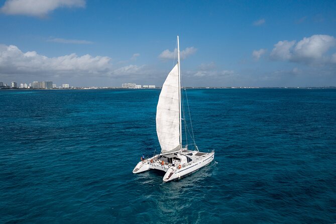 Isla Mujeres Plus by Albatros Catamarans - The catamaran ride and the crew