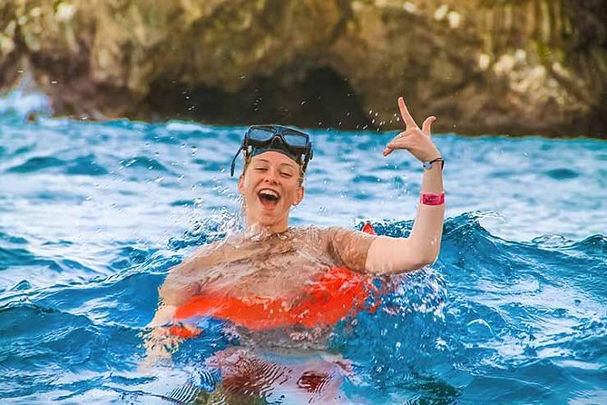 Islas Marietas & BBQ lunch at Majahuitas - Drinks, music, and the crew’s show