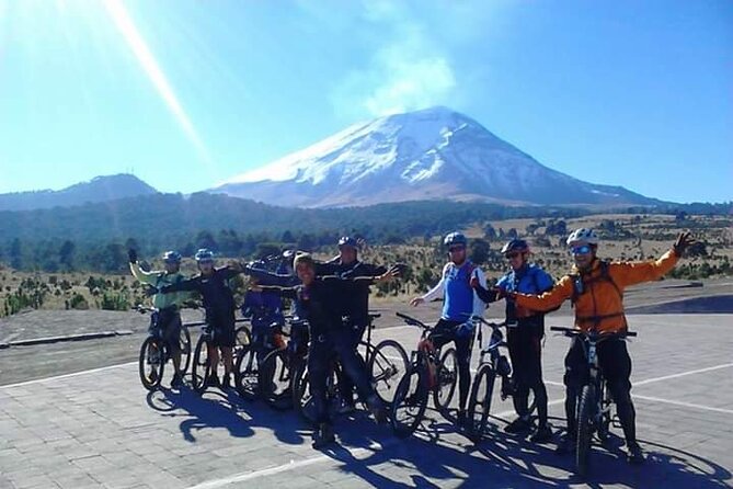 Iztaccihuatl Volcano Hike with an Alpinist - Paso de Cortés and the road to La Joya