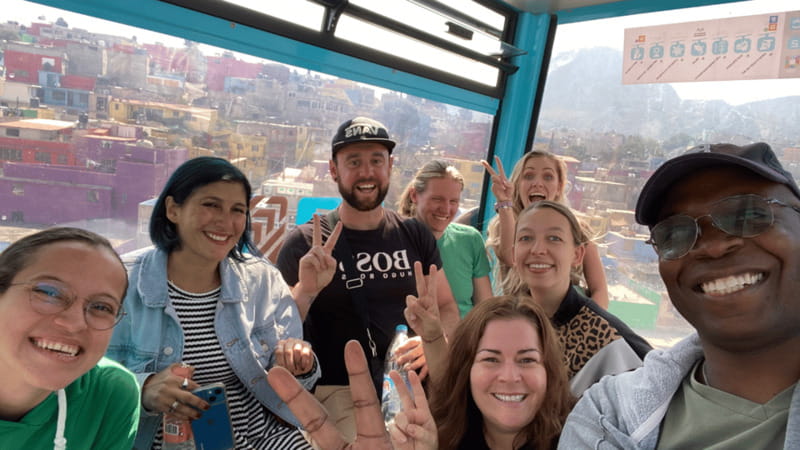 Iztapalapa: Cable Car Tour and Urban Art From the Heights - Starting at Bellas Artes and learning the metro