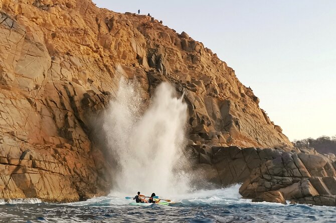 Kayak Huatulco Sunrise - A beach breakfast with coffee, fruit, and fresh bread