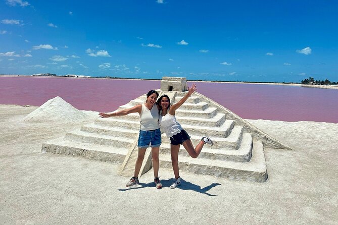 Las Coloradas, Río Lagartos and Playa Cancunito Tour from Mérida - Lunch at Maleconcito Gourmet