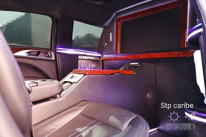 Lincoln Strecth Limousine with Wi Fi on board - Flight Tracking and Late Arrival Protection