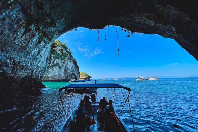 Los Arcos 5 islands Snorkeling Cliff Jumping and Hidden Beach - A short stop at the so-called hidden beach