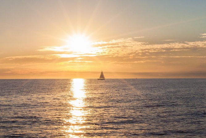 Los Cabos Luxury Sunset Sail with Light Appetizers and Open Bar - Drinks from the open bar