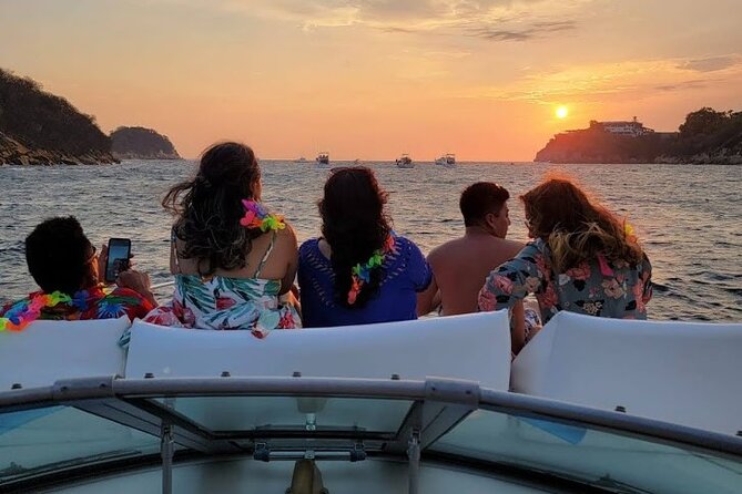 Los Cabos Yacht Adventure - Arch, Snorkel, Lunch, Drinks 1-18ppl - A private boat makes El Arco feel more personal