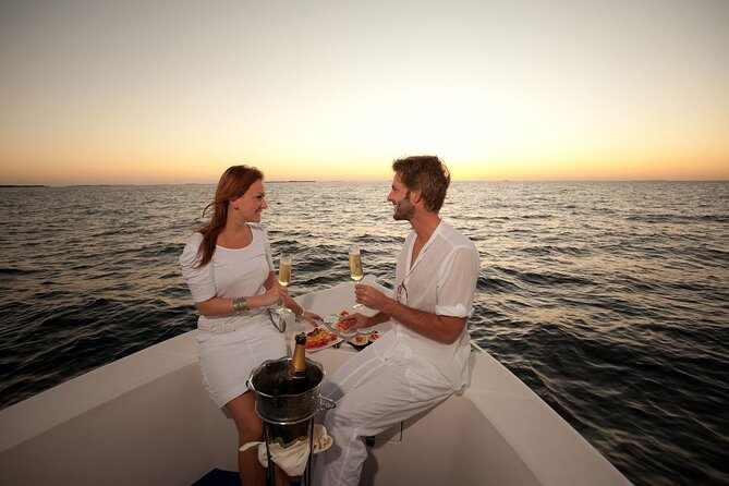 Los Cabos Yacht Adventure - Arch, Snorkel, Lunch, Drinks 1-18ppl - Cruising the Arch and Lovers Beach