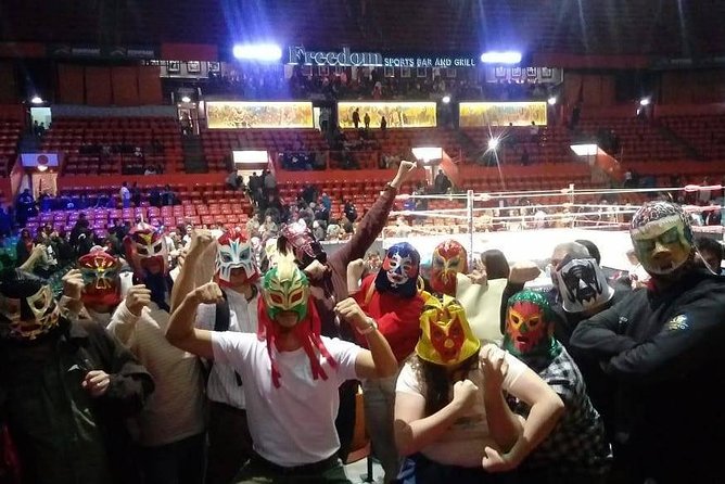 Lucha Libre Tour and Mezcal Tasting in Mexico City - The walk to Arena México