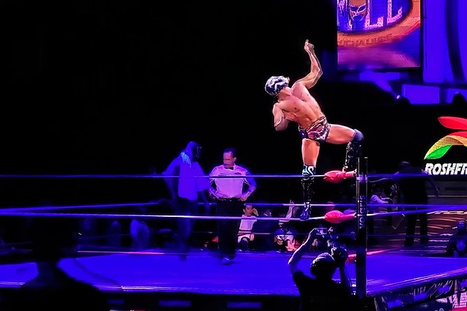 Lucha Libre wrestling show, tacos and beer with artist - Learning the rules before the opening bell