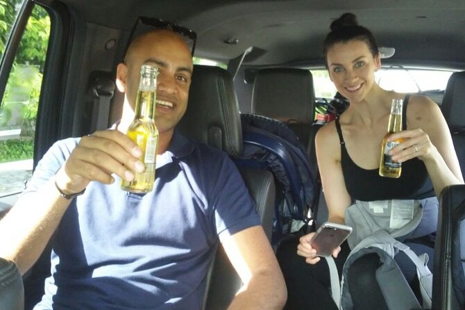 Luxury SUV arrivals from Cancun Airport one way - Finding the representative outside Cancun Airport