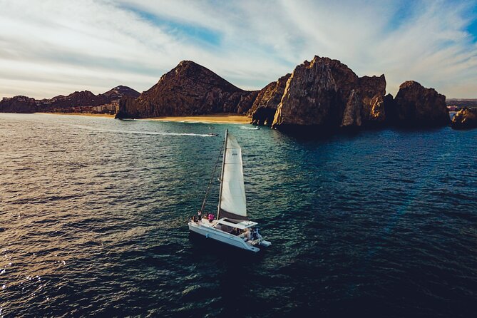 Luxury Whale Watch Cruise to The Arch Los Cabos - Best season, timing, and conditions