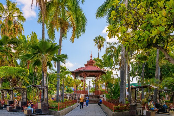 Mazatlan Sightseeing and Golden Zone - Seeing the cathedral and open market together