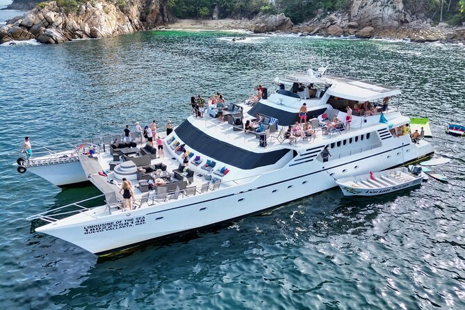 Mega Yacht ALL INCLUSIVE Yelapa Waterfall & Snorkeling Adventure - Choosing the right meeting point in Puerto Vallarta