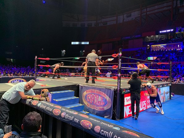 Mexican Wrestling: Experience Lucha Libre in Mexico City - Inside Arena México: three hours of noise and athletic stunts