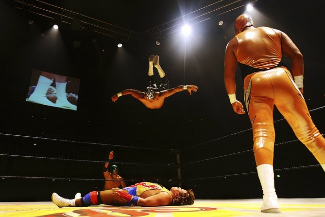 Mexican Wrestling: Experience Lucha Libre in Mexico City - Outside the arena: masks, drinks, and pre-show energy
