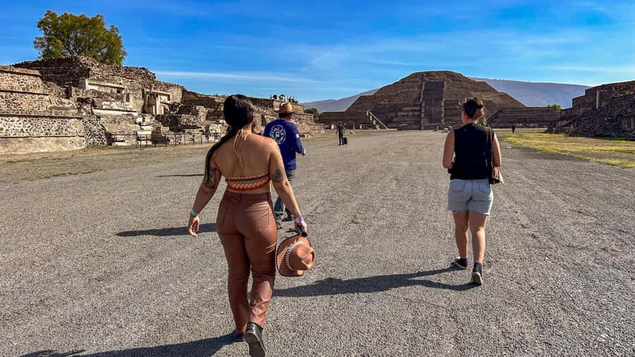Mexico City: Afternoon Tour to Teotihuacan - What the guides add to the pyramids