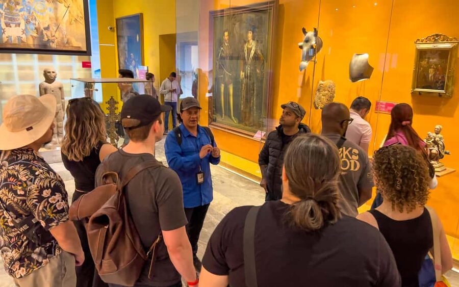 Mexico City: Chapultepec Castle and Anthropology Museum Tour - Entering Chapultepec Castle and Maximilian’s rooms