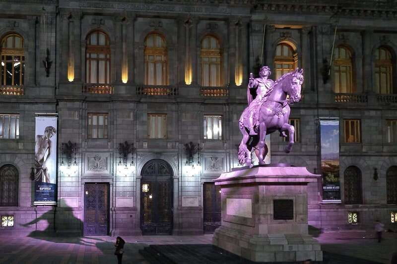 Mexico City: Double Decker Bus Night Tour - The audio guide, headphones, and language question