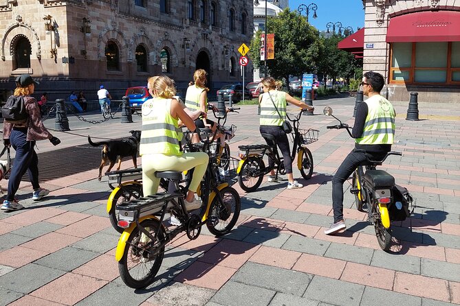 Mexico City E-Bike Tour with a taco and churros stop - Reforma connects the neighborhoods