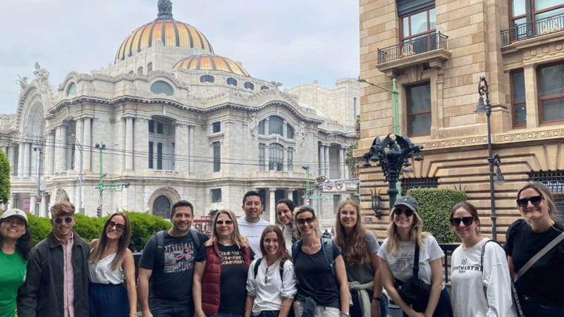 Mexico City: Guided walking tour through the most historic parts of the city. - How the guides shape the experience