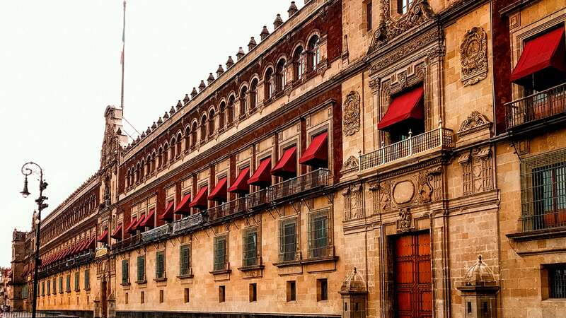Mexico City: Historic Downtown Walking Tour - How the guides shape the experience