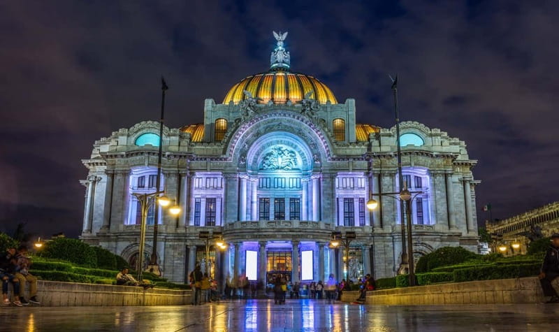 Mexico City: Mexican Folklore Ballet - Entering Palacio de Bellas Artes before the curtain