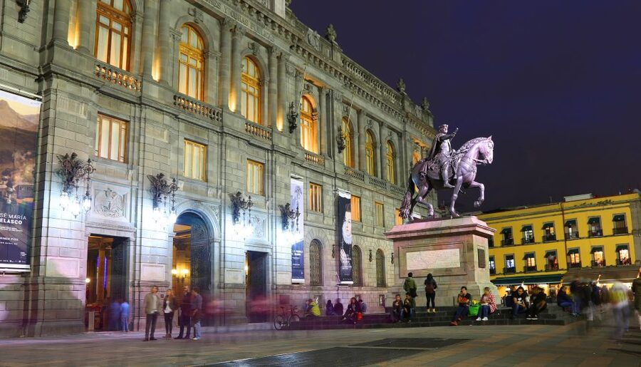 Mexico City: Night City Tour in a Double Decker Bus - Choosing the upper or lower deck