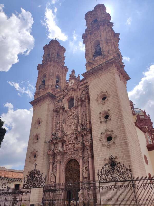 Mexico City: Taxco & Cuernavaca Tour with Pre-Hispanic Mine - Santa Prisca, Taxco’s grand Baroque centerpiece