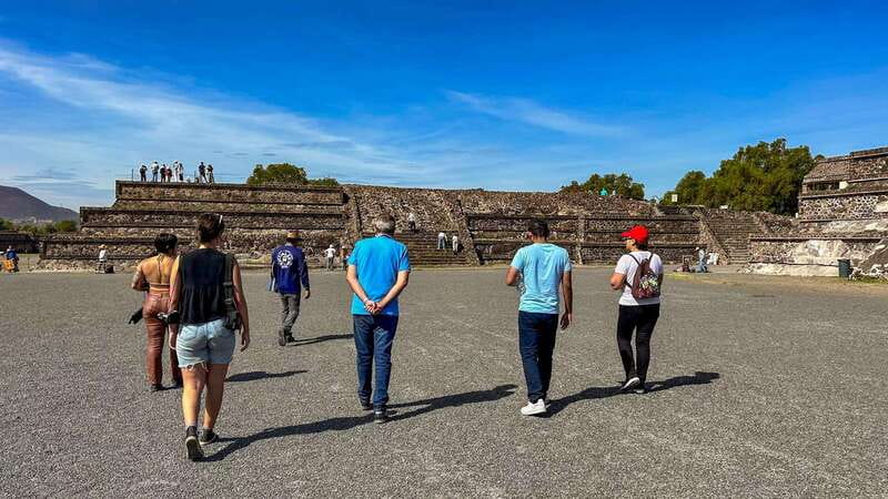 Mexico City: Teotihuacan, Tlatelolco & Basilica of Guadalupe - The market, tequila tasting, and the extra stop