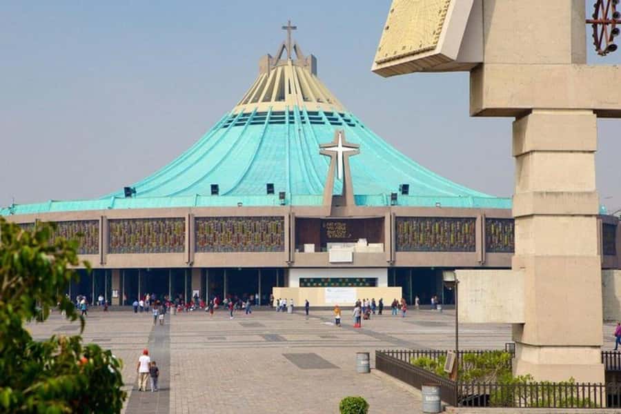 Mexico City: Teotihuacan, Tlatelolco & Guadalupe Shrine Tour - The guides are the tour’s strongest asset
