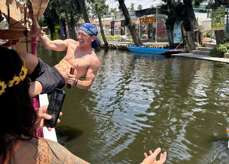 Mexico City: Xochimilco Boat Party with Unlimited Drinks - Mexican food served on a chinampa